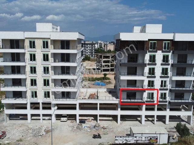 Denize 400 Metre, Anayol Kenarı Lüks Site'de Satılık 3+1 Daire