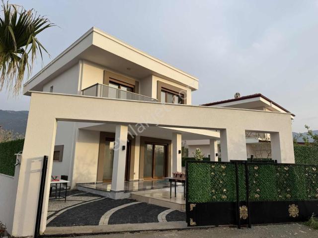 Denize 500 Metre Güzelçamlıda Nezih Lokasyonda 4+1 Villa