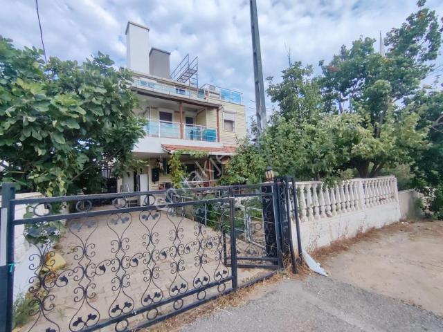 Denize Adım Mesafe, Müstakil Bahçeli, Otoparklı Triplex Rw Akar