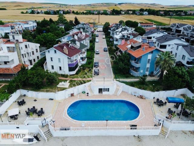 Denize Sıfır Havuzlu Sitede Bahçeli 2+1 Deniz Manzaralı Daire