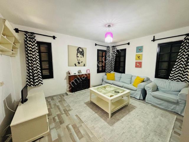 Denize Sıfır Özel Plajlı Lalekent Sitesinde 3+1 Eşyalı Villa