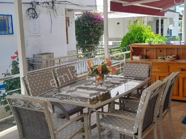 Denize Sıfır Site İcerisinde Tribleks Satılık Villa