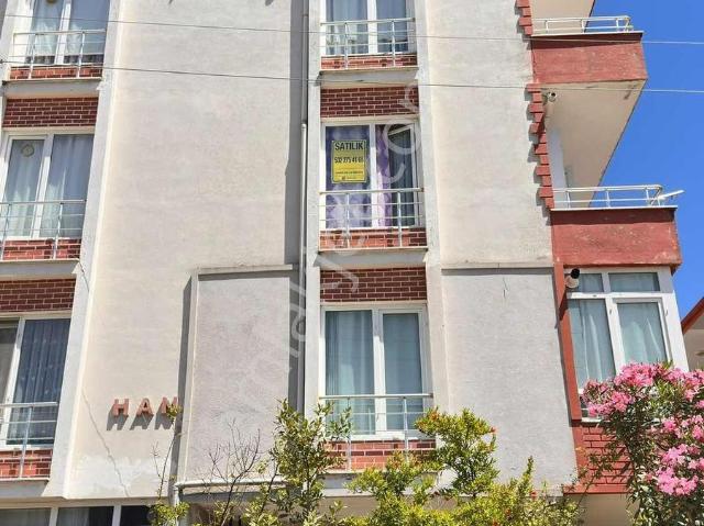 Denize Yakın Ara Kat Kombili Genişm2 Eşyalı 1+1 Acil Satılık