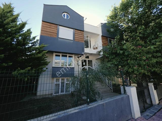 Denize Yakın, Havuzlu Sitede, 3+1 Bahçe Dubleksi