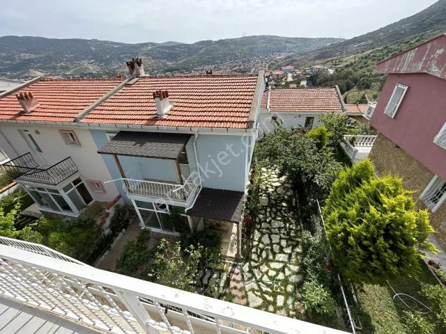 Denizkent'te Doğa Manzaralı Önü Açık Ve Ferah Villa