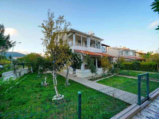 Denizli Mah,butik Sitede,geniş Bahçeli Eşyalı 3+1 Köşe Villa
