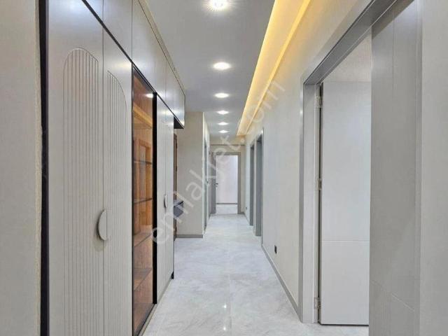 Denizli De Göveçlikte Arakat 3+1 190 M2 Panjur E.banyolu Giyinme Odalı Lüks Daire