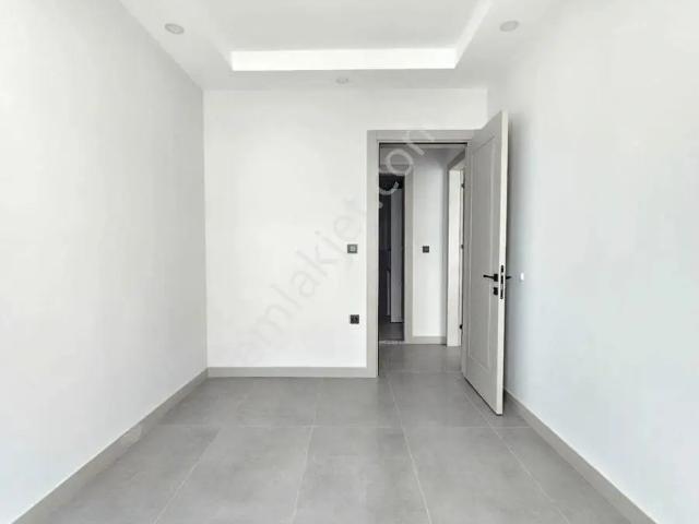 Denizli Şemikler De 3+1 Cadde Üzeri Ebeveyn Banyolu Lüks İşçilikte Satılık Daire