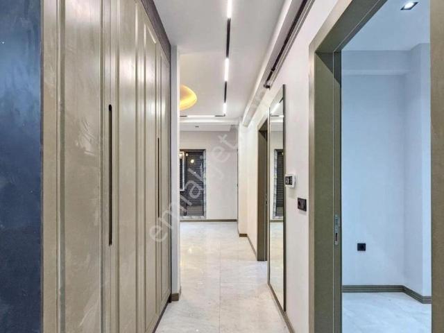Denizli Şemikler Naz Bayrak Üstünde 2+1 120 M2 Giyinme Odalı Lüks Daire