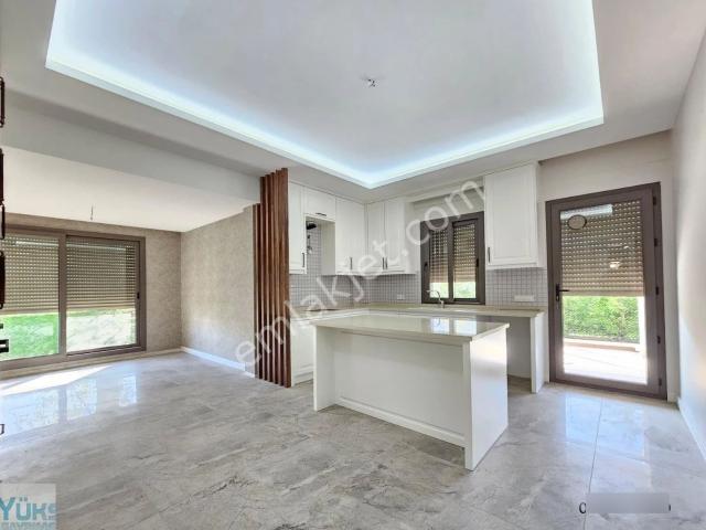 Denizli Hallaçlar Mahallesinde Yeşil Alan Park Cepheli Satılık Villa
