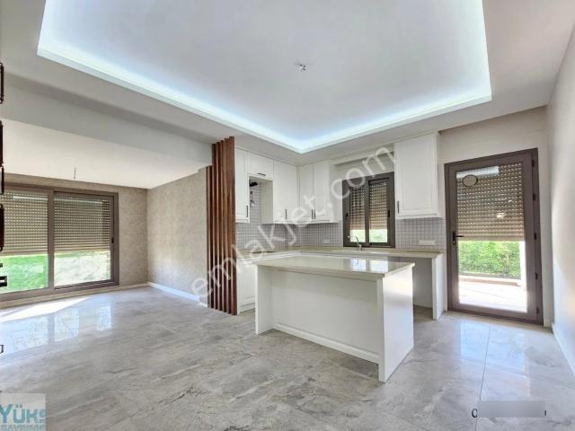 Denizli Hallaçlar Mahallesinde Yeşil Alan Park Cepheli Satılık Villa