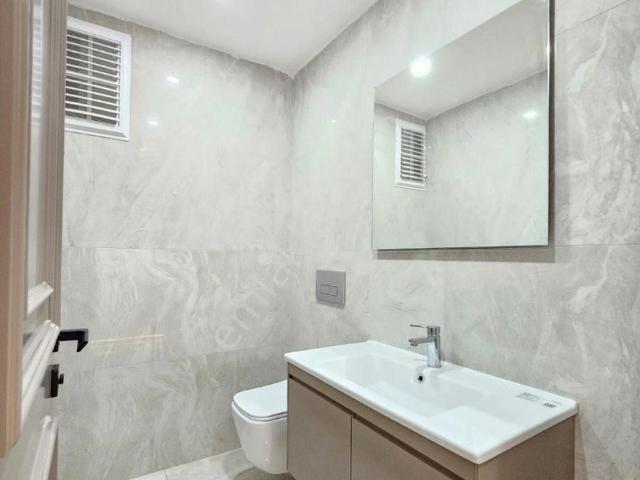 Denizli Karahasanlı Da 3.5+1 Havuzlu Ultra Lüks Site İçerisinde Giyotin Cam Fırsat Daire