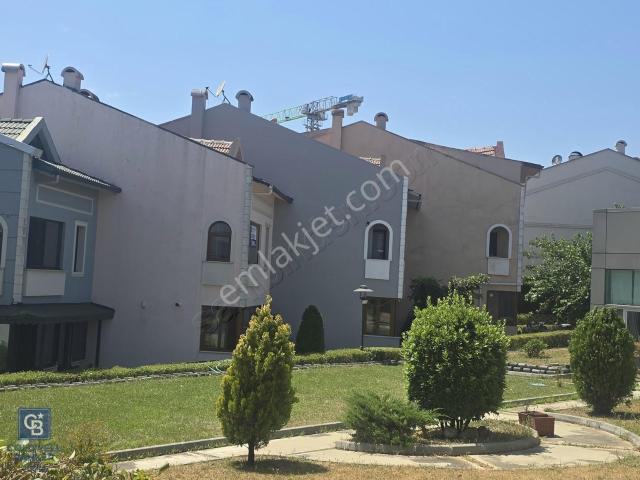 Deniztepe Evleri Kiralık 4+2 Triplex Villa Tadilatlı