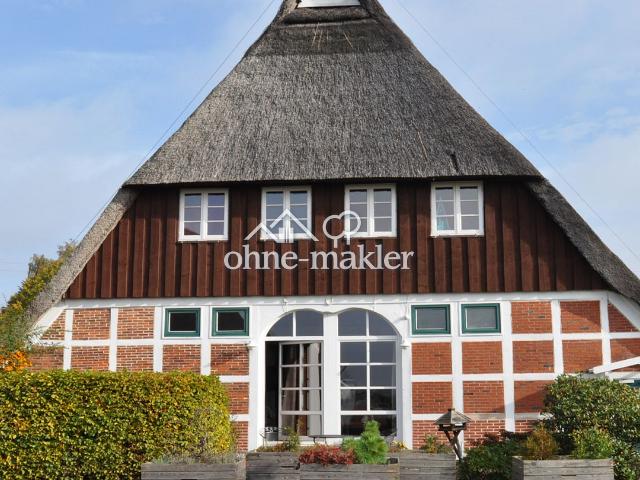 Denkmal Wohntraum unter Reet: Dach Atelier mit eigenem Gartenanteil