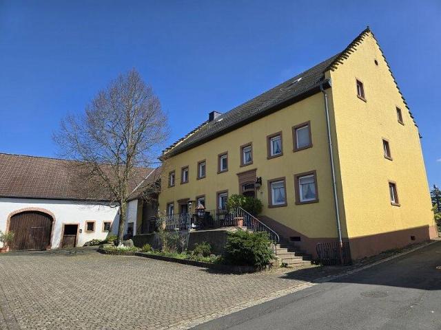 Denkmalgeschützter Hof mit enorm viel Ausbau und Nutzungspotenzial Nähe LUXEMBURG!
