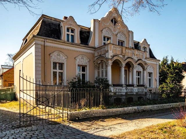Historische Villa mit Denkmalschutz und Remise