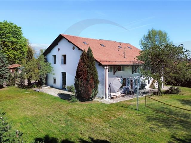 Denkmalgeschütztes Wohnhaus aus dem 18. Jahrhundert, vollständig renoviert