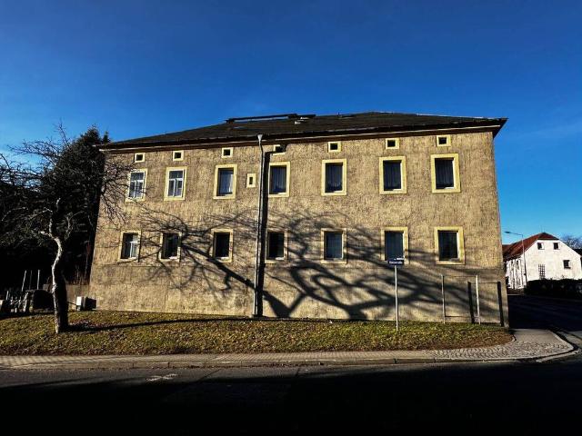Denkmalgeschütztes Wohnhaus mit Seitengebäude