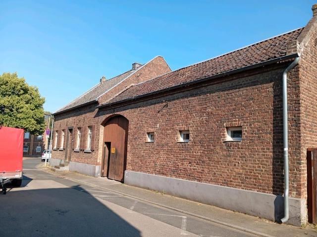 Denkmalschutz Bauernhaus, Baufläche für Mehrfamilienhaus im Hof