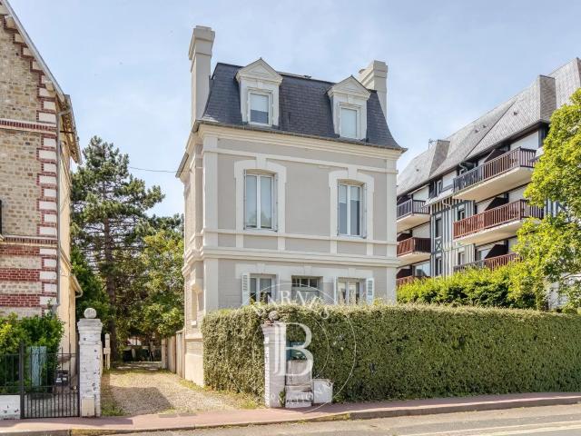 Deauville centre, maison bourgeoise avec son jardin et sa te. 77m² Deauville