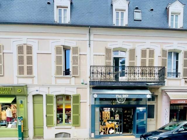 DEAUVILLE CENTRE APPARTEMENT 4 CHAMBRES ET BALCON SUD OUEST