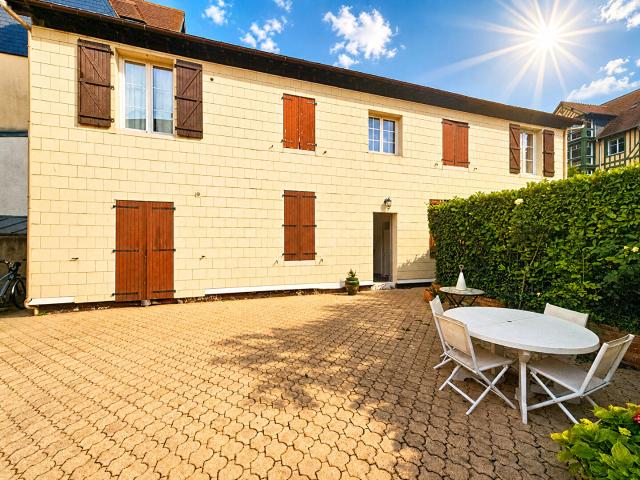 DEAUVILLE Appartement 2 pièce s 27 m2 avec cour