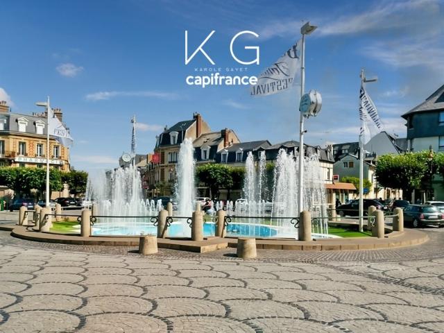 Deauville hypercentre, à vendre fonds de commerce de restauration avec terrasse, potentiel à exploiter, clientèle fidèle, très forte visibilité