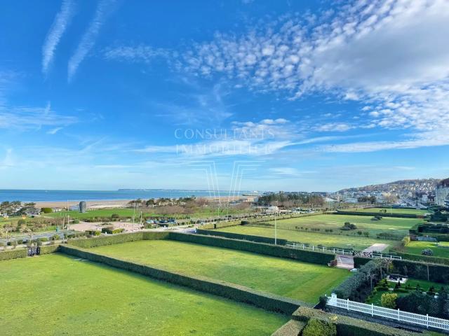 DEAUVILLE VUE MER 4 PIECES EN DUPLEX TERRASSE