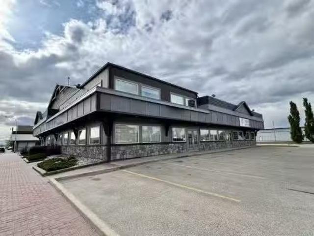 Deal! Avenue, Grande Prairie, AB, T8V 7K2 commercial for lea.