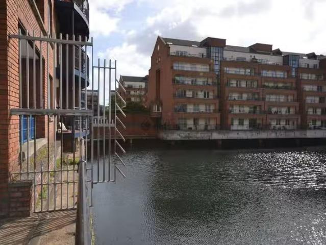 Cheap Apartment 114, Inishtrahull, Custom House Harbour Apartm.