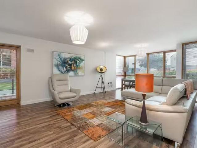 Cozy Apartment, The Clayton, The Gasworks, Grand Canal Dock, D.