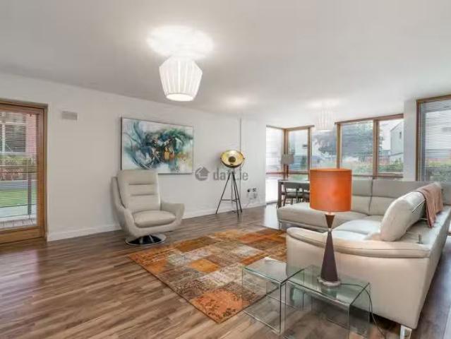Cozy Apartment, The Clayton, The Gasworks, Grand Canal Dock, D.