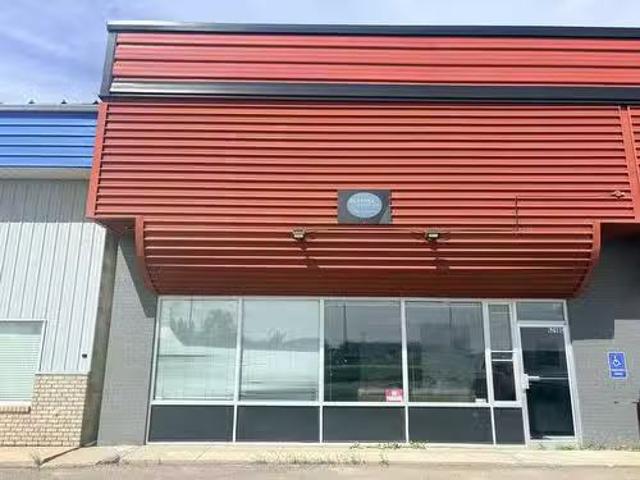 Deal! C, 5210 55 Street, Bonnyville Town, AB, T9N 2K7 commer.