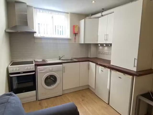 Deal! Flat 4, 24 Cromwell Road