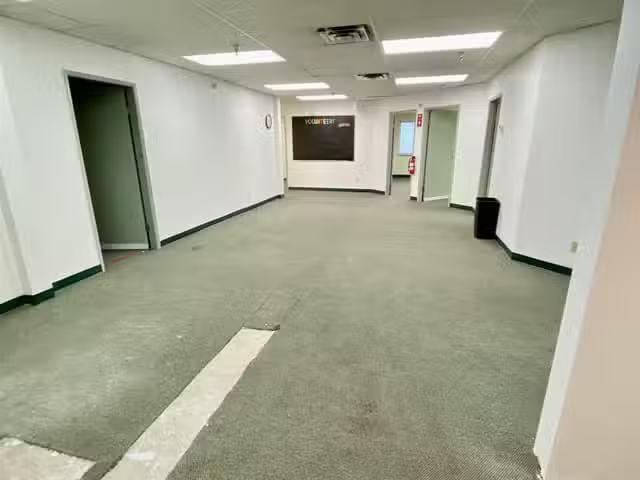 Deal! Retail for lease in Surrey, Surrey, Ave, 224984437
