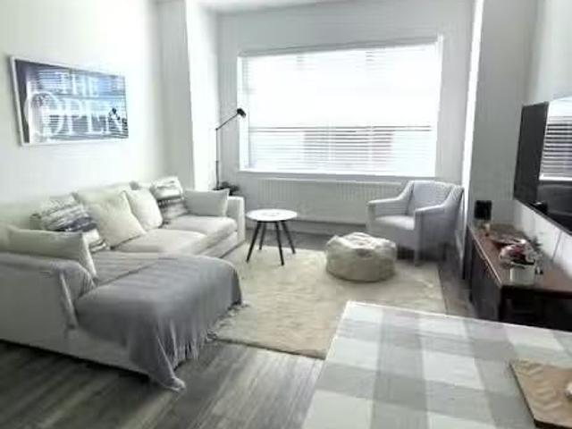 Just in! Unit 1, 81 Eglinton Street