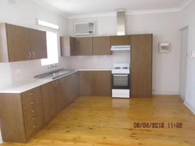 Nice 10 Petch Street, Loxton, SA 5333