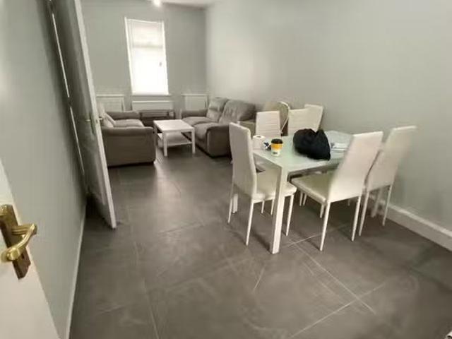 Cheap 27 Donegall Avenue