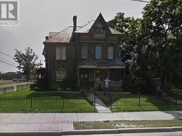 Unique 2 869 Dundas Street, London East East L, ON, N5W 2Z.