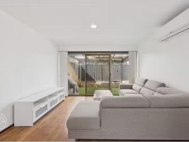 Rental! 2 BR 13/5 Tristania Street, Rivett Townhouse for rent.