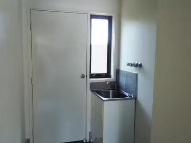 Rental! 2 BR 2/25 Crest Road, Queanbeyan Townhouse for rent L.