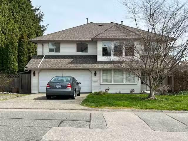 Deal! 2 BR House for rent in Surrey, Cloverdale, 1900x 60 Aven.