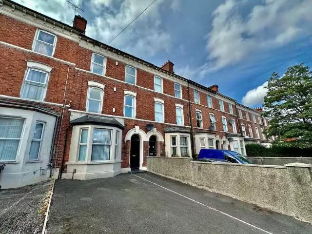 Deal! 2 BR Unit 3, 15 Cliftonville Avenue