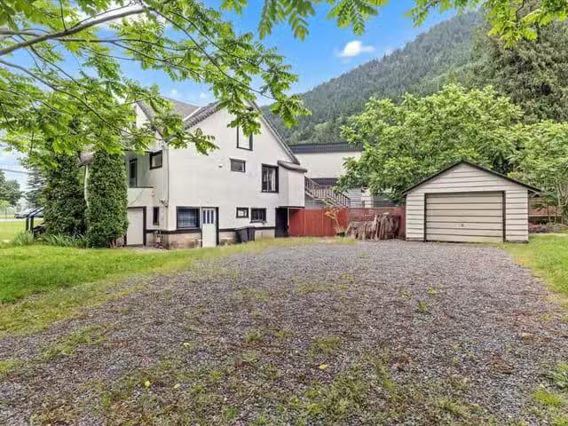Deal! 3 BR House for rent in Harrison Hot Springs, Harrison La.