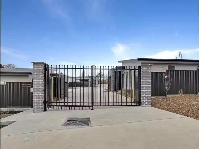 Unique 9/22 Landa Street, Bowenfels Townhouse for rent Listed.