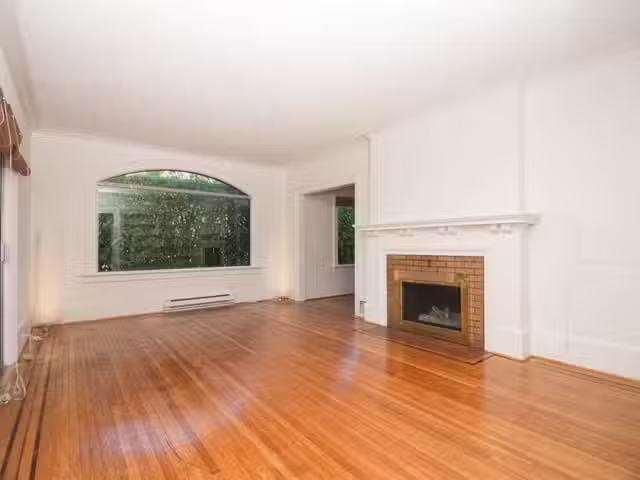 Deal! 9 BR House for rent in Vancouver, Vancouver West, 16th A.