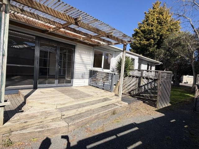 deanwell, 3 bedrooms