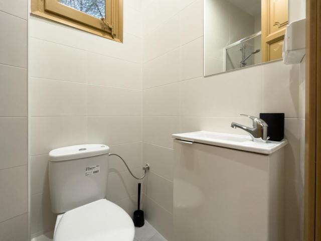 Decent double bedroom a short walk from La Rambla