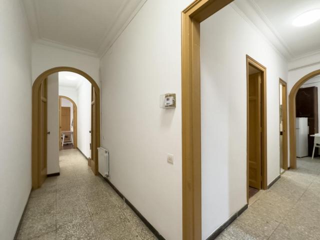 Decent double bedroom a short walk from La Rambla