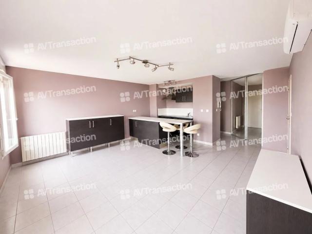 DECINES CENTRE T3 Récent de 60.1m² Balcon Garage